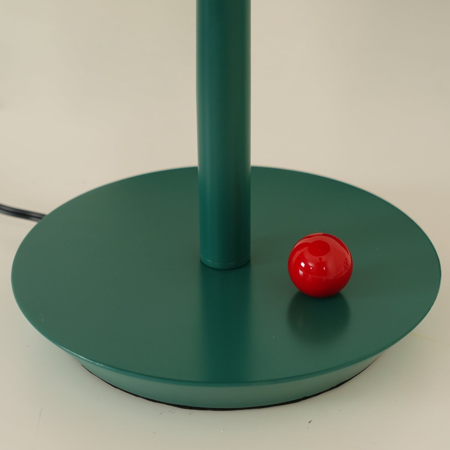 Liorinina Modern Table Lamp