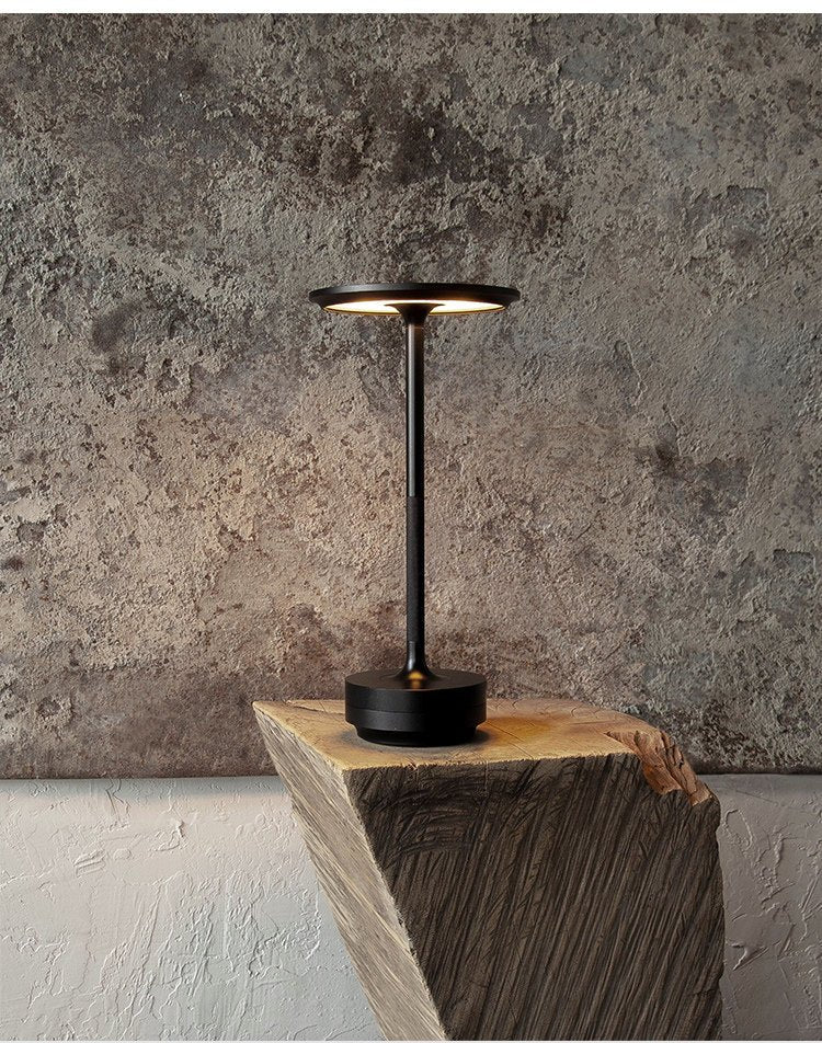 Solvane Rechargeable Table Lamp