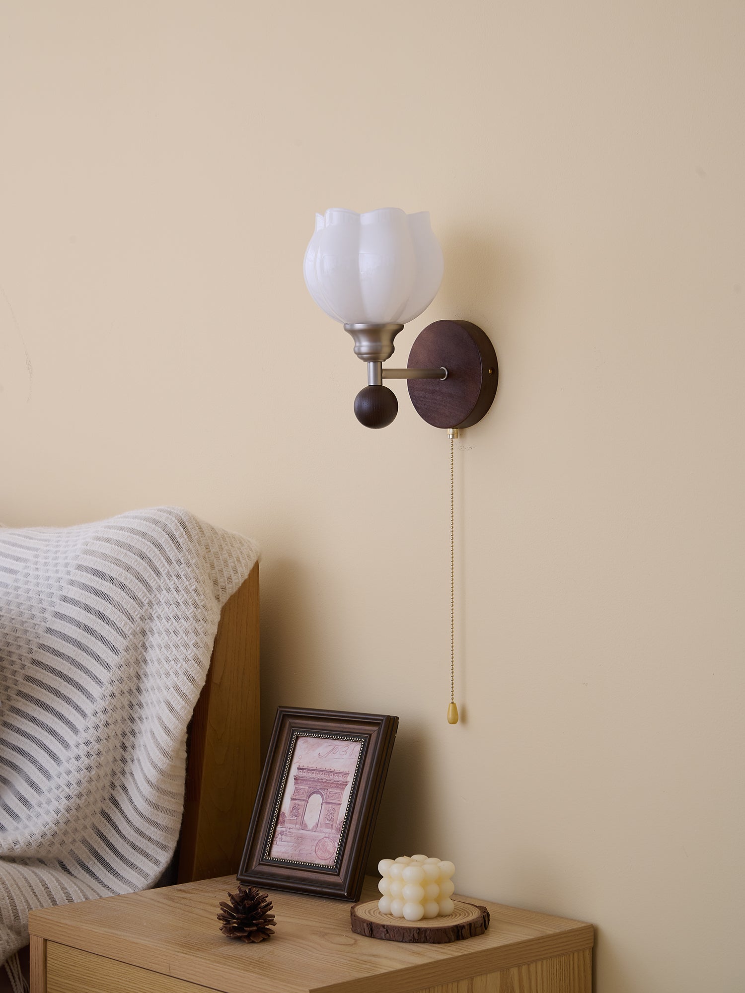 Lucille Elegance Classic Art Glass Wood Wall Lamp