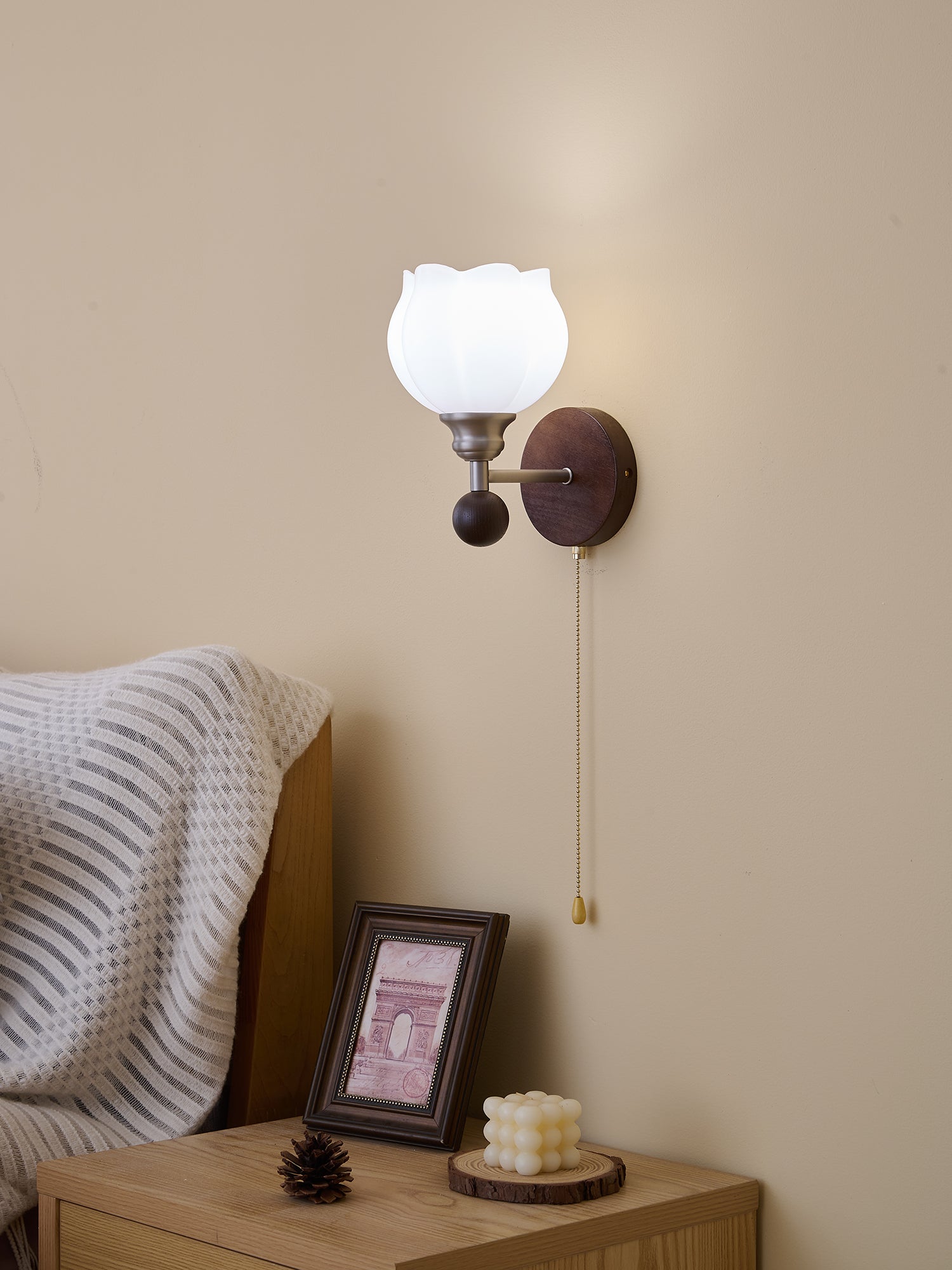 Lucille Elegance Classic Art Glass Wood Wall Lamp