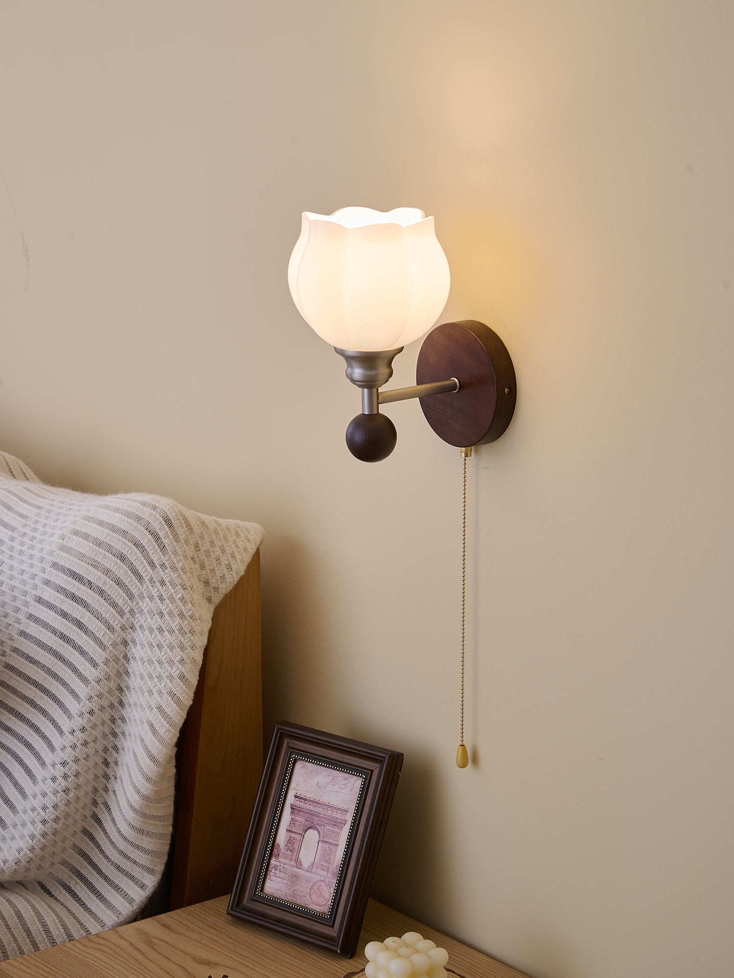 Lucille Elegance Classic Art Glass Wood Wall Lamp