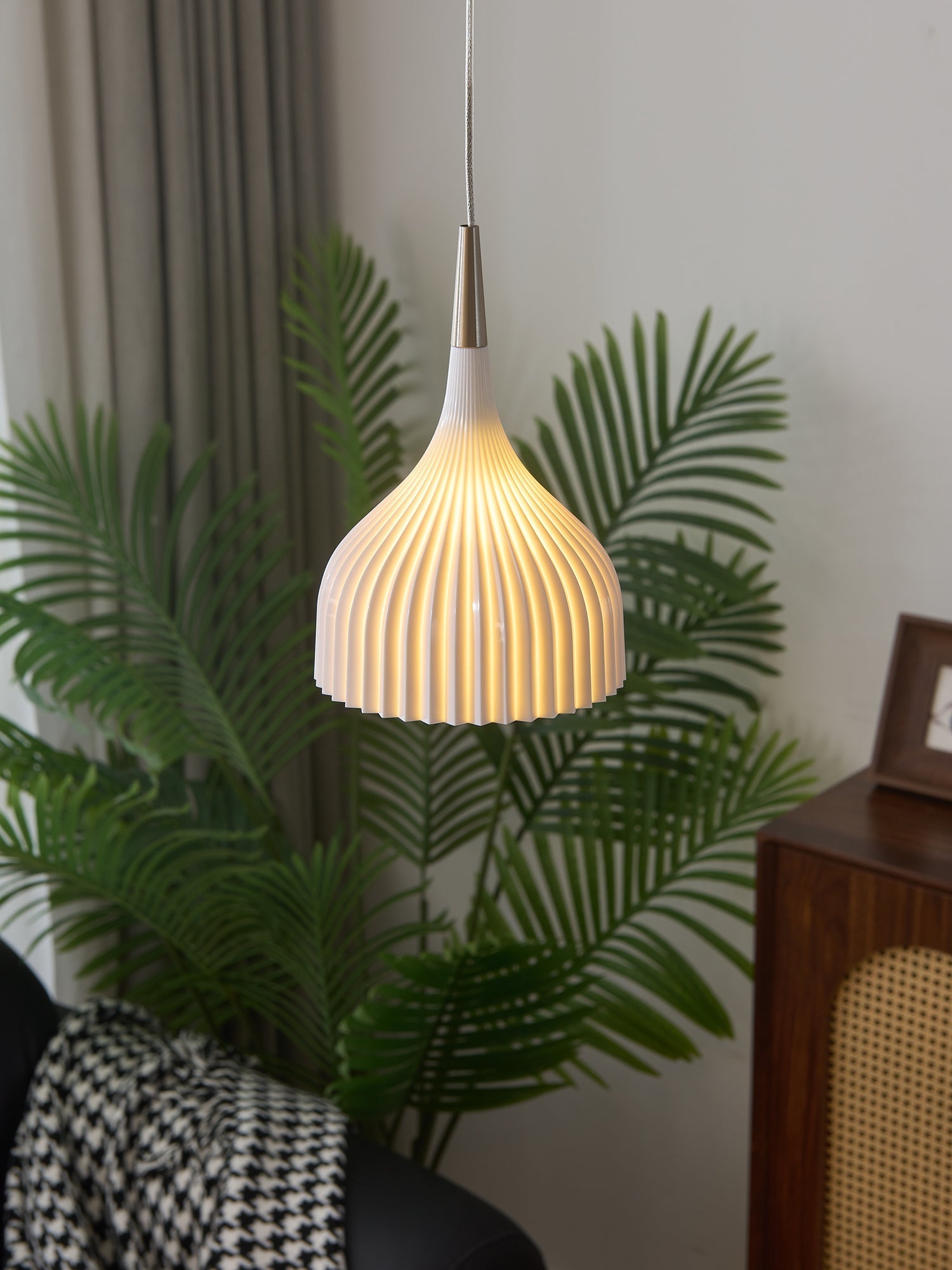 Durven Elegant Pendant Lamp