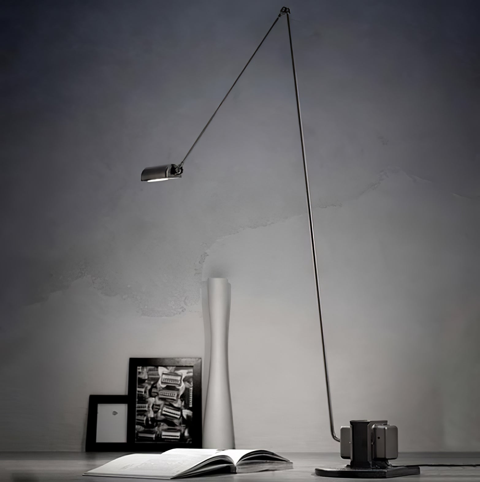 Orvyn Minimalist Table Lamp