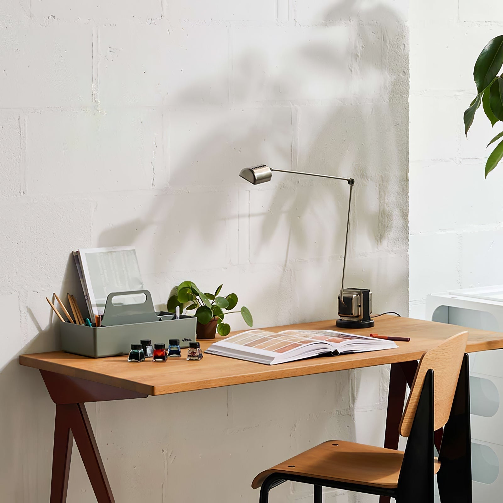 Orvyn Minimalist Table Lamp