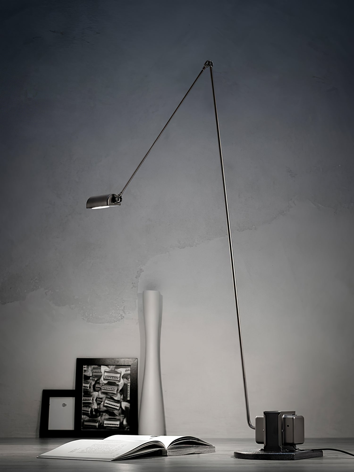 Orvyn Minimalist Table Lamp