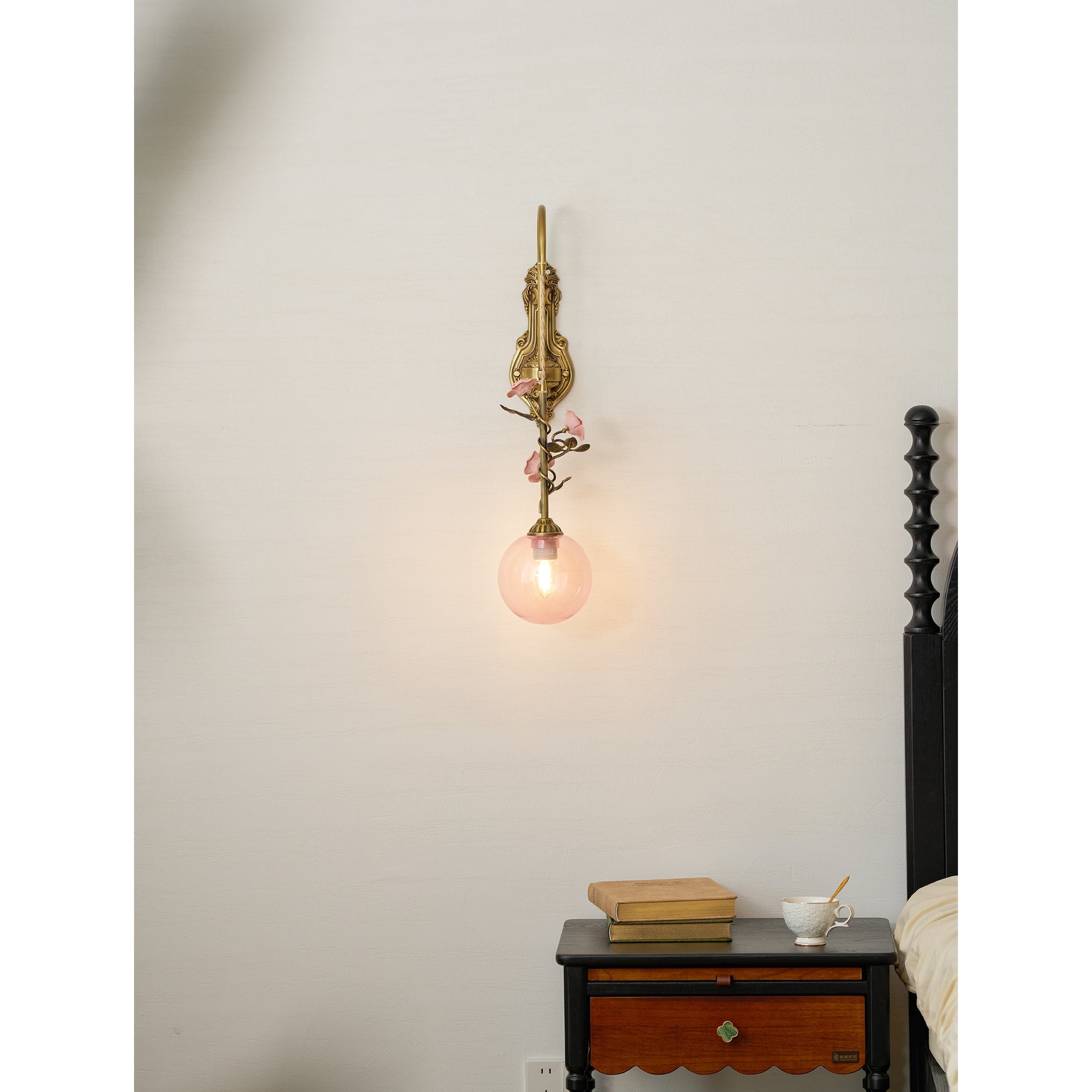 Elaararia Sconce