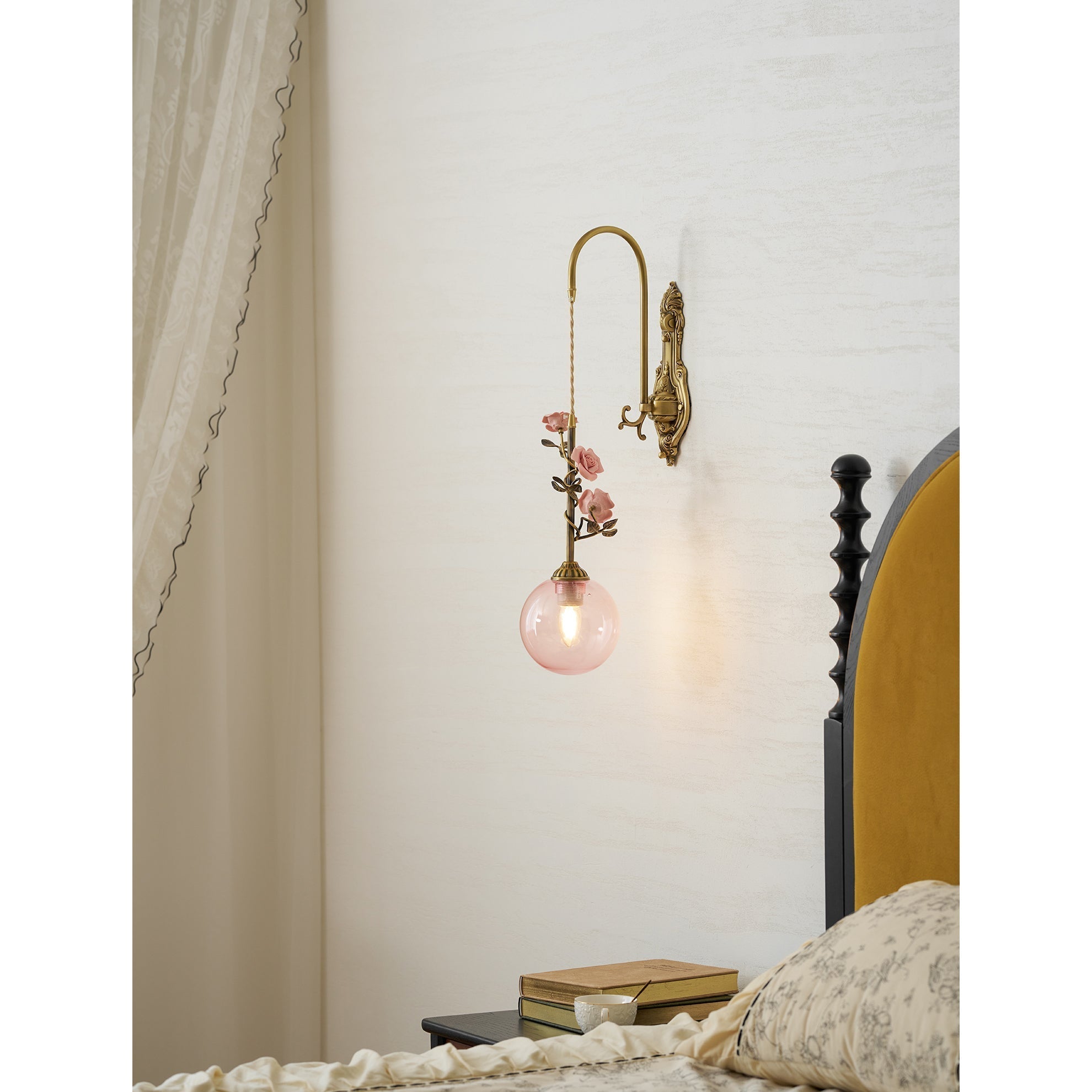 Elaararia Sconce