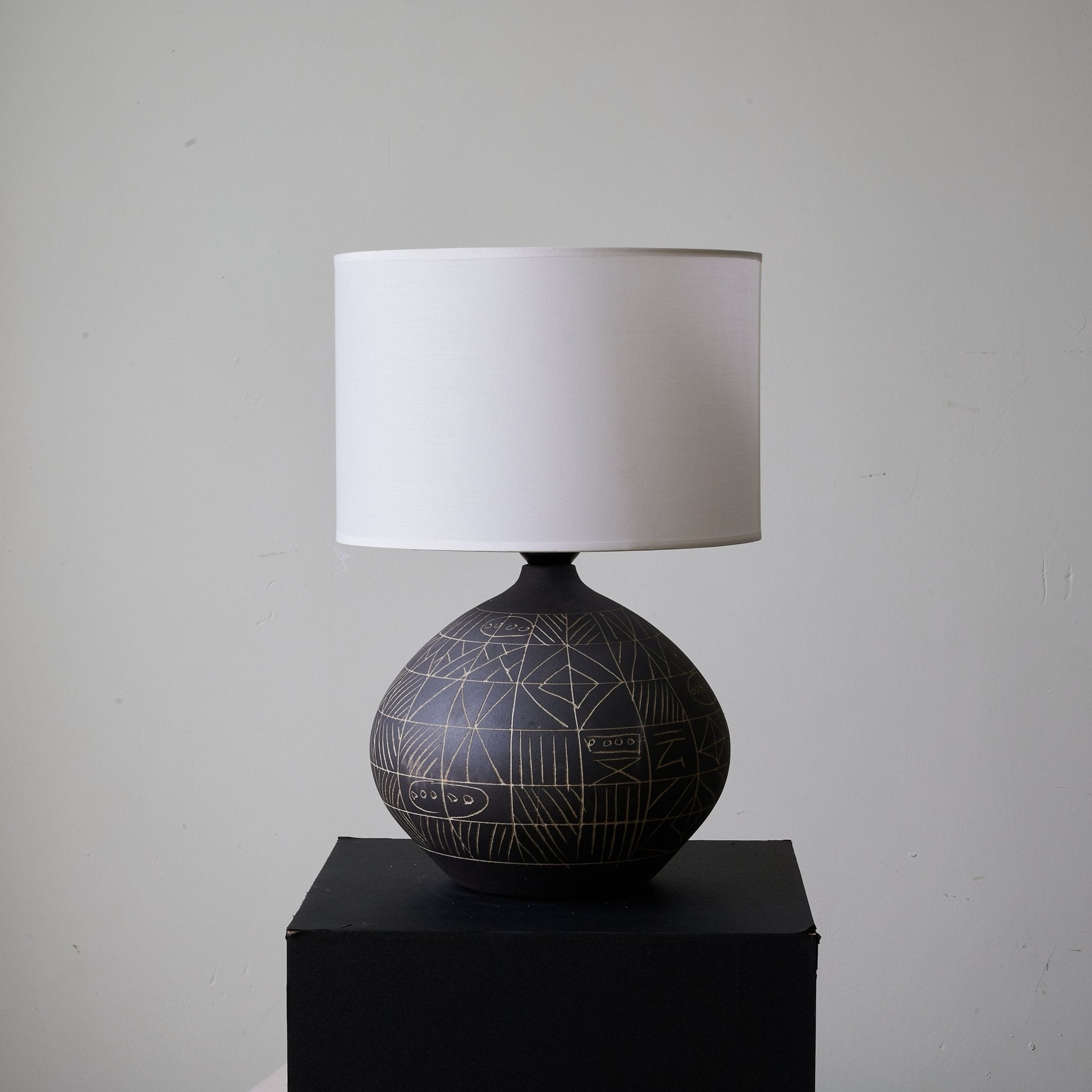 Alex Minimalist Table Lamp