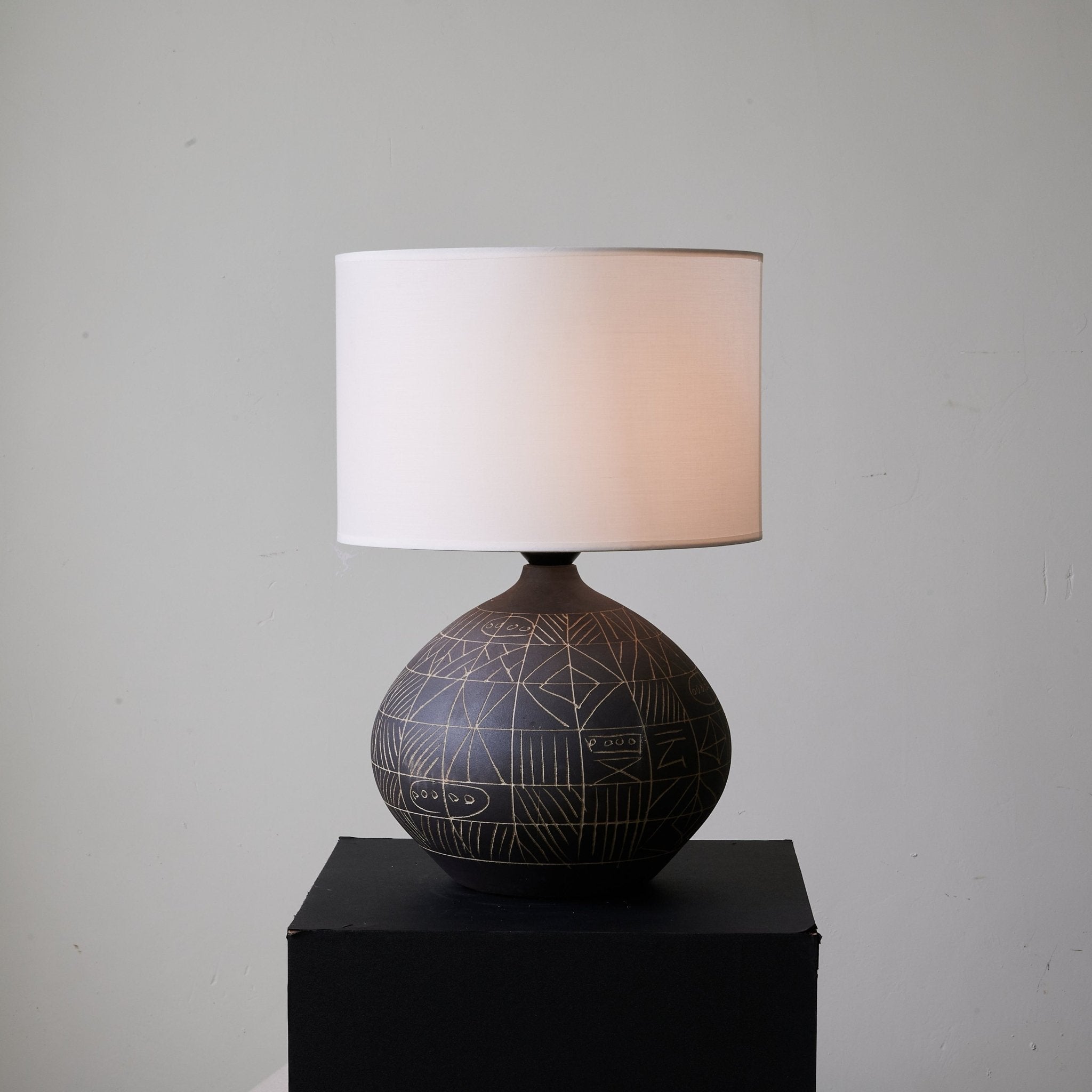 Alex Minimalist Table Lamp