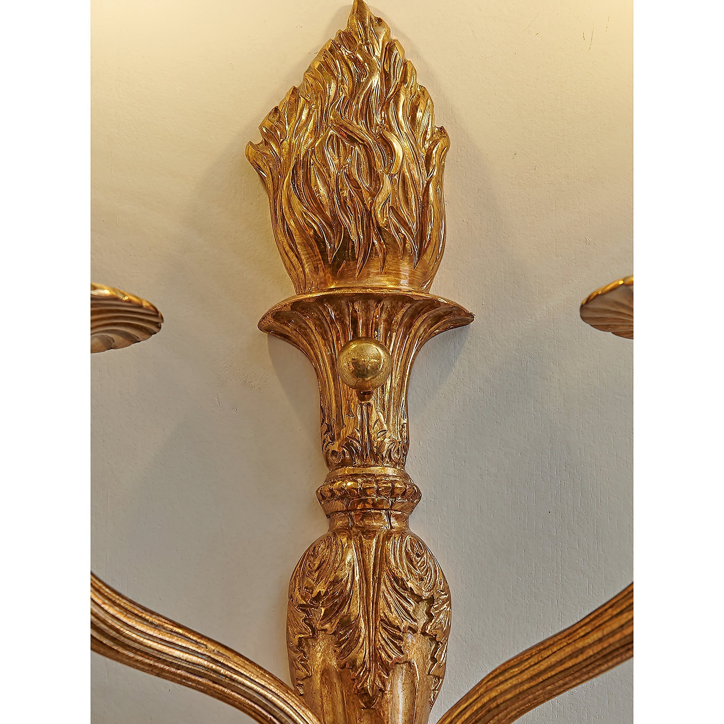 Selisaya Wall Lamp