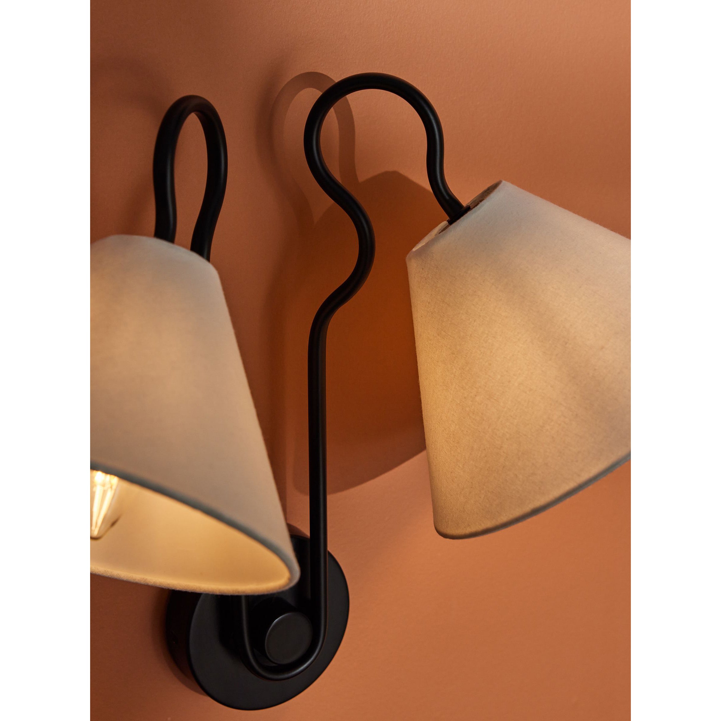 Orelorenne Wall Lamp