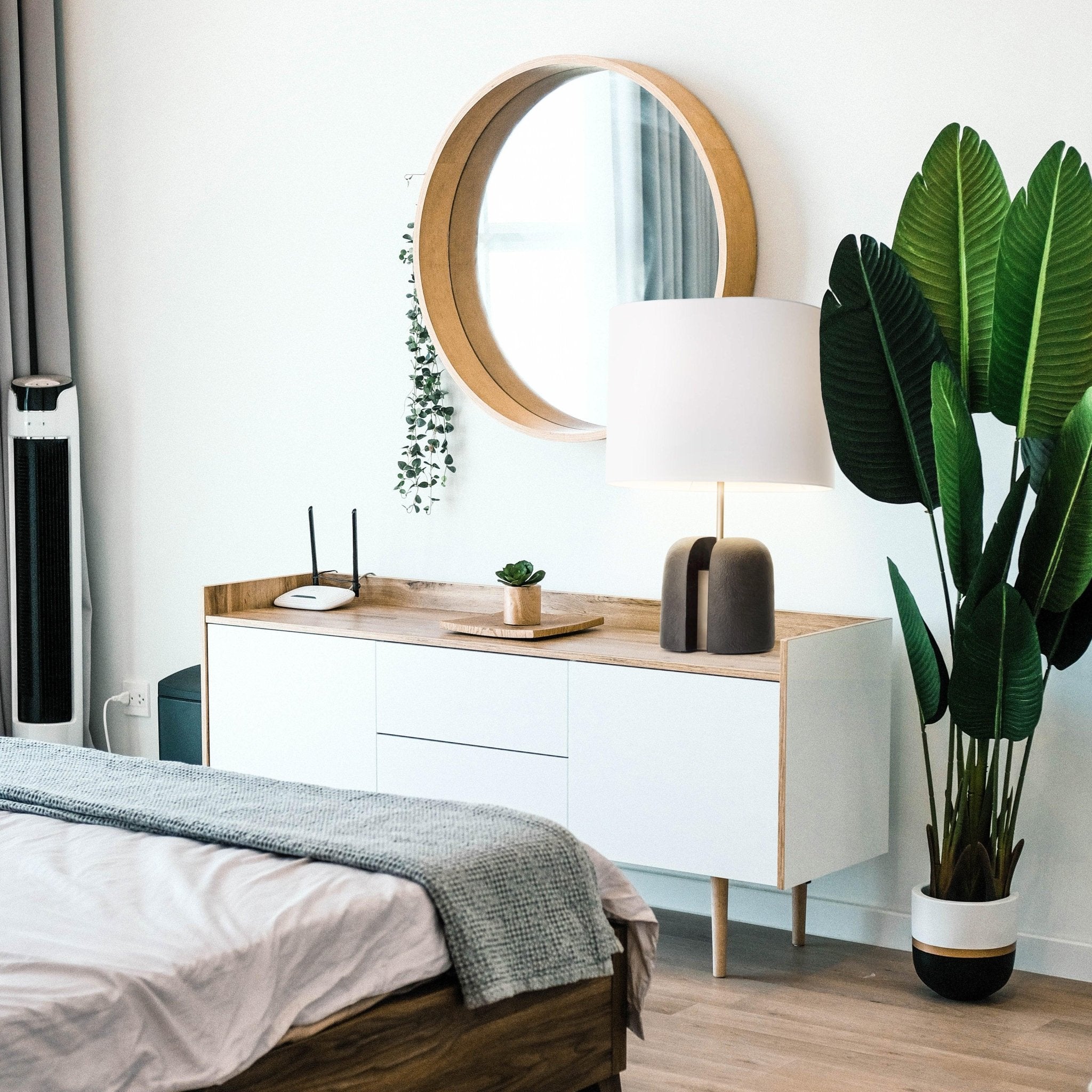 Norinelia Modern Table Lamp