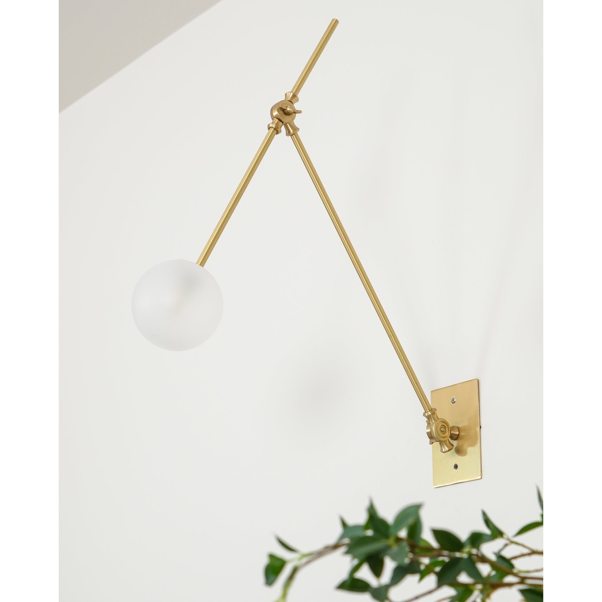 Avenalelle Wall Lamp