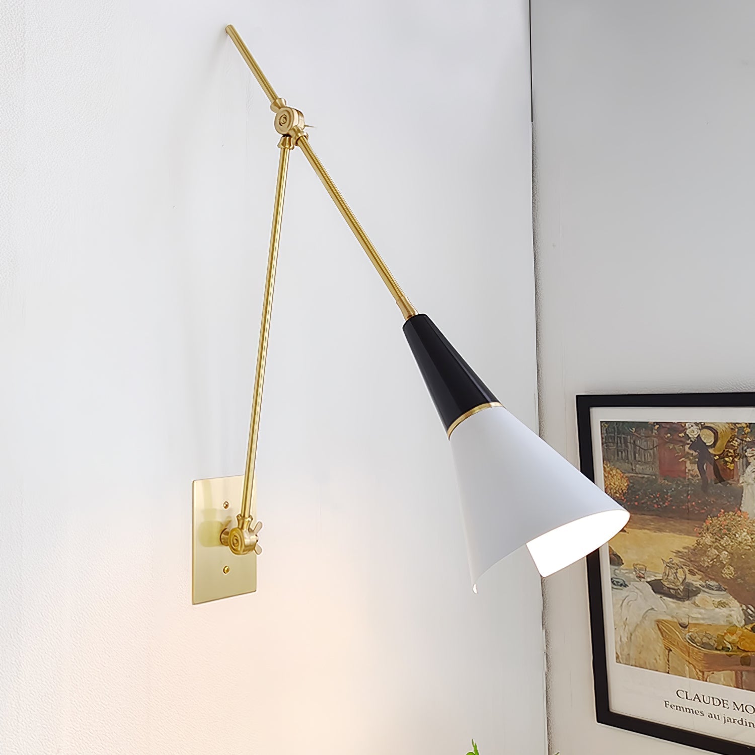 Avenalelle Wall Lamp