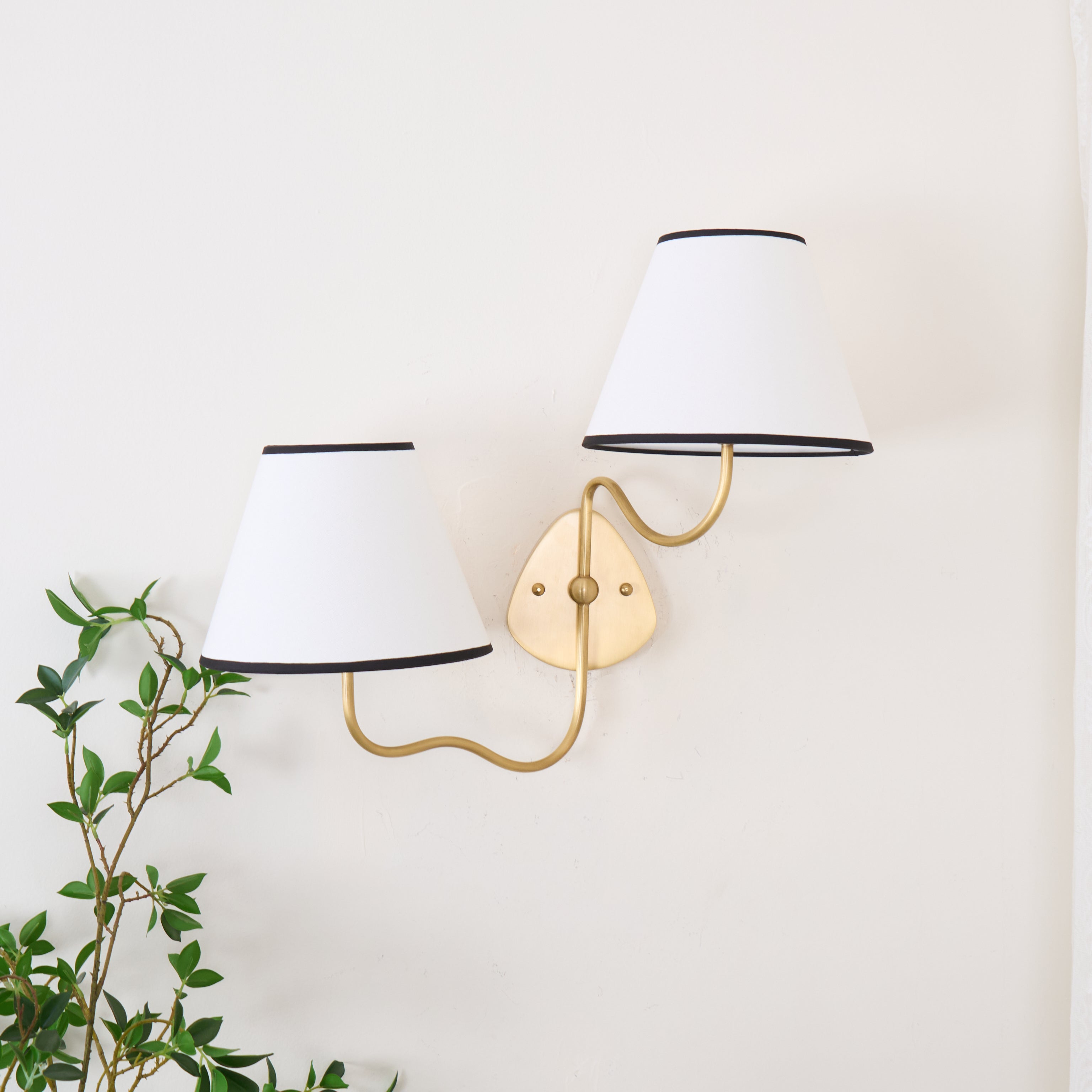 Selirora Wall Lamp