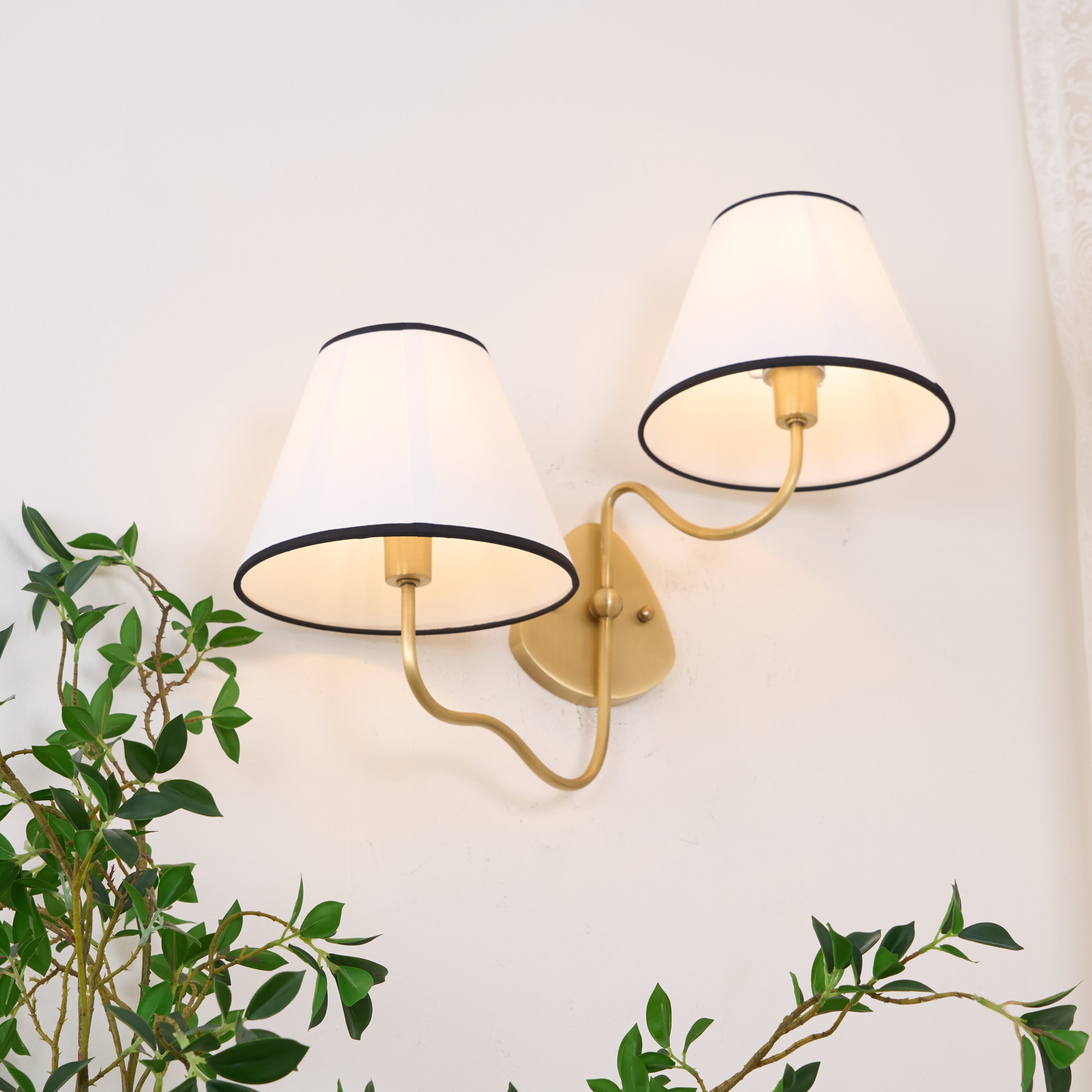Selirora Wall Lamp