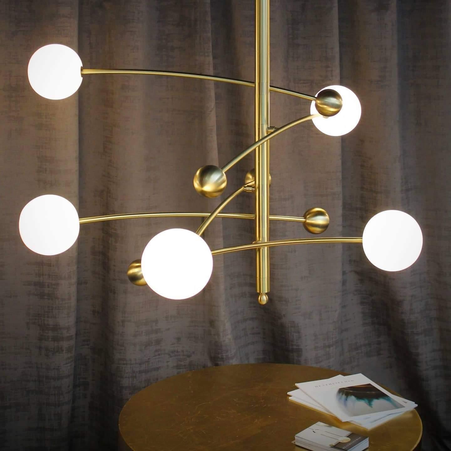 Soliveon Chandelier Brass Vertical Beam Globe