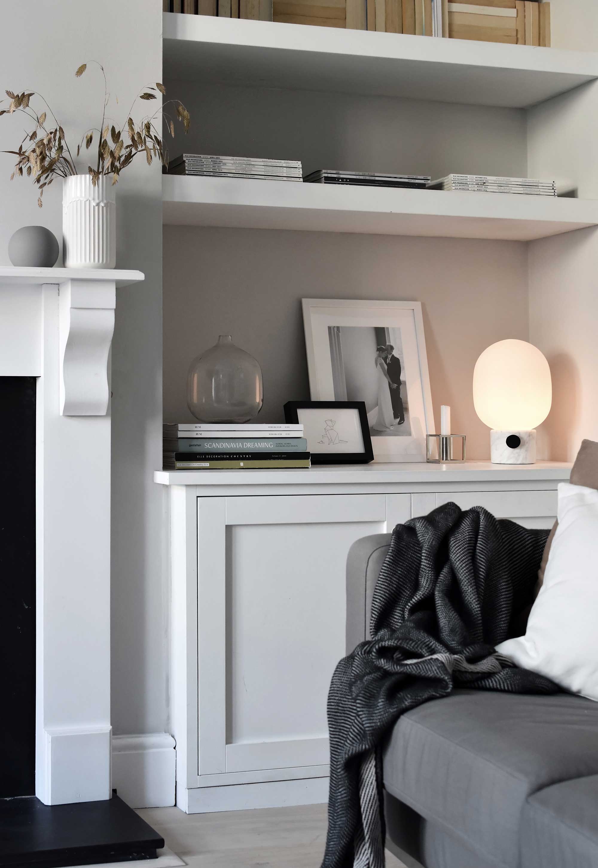 Velenelia Table Lamp