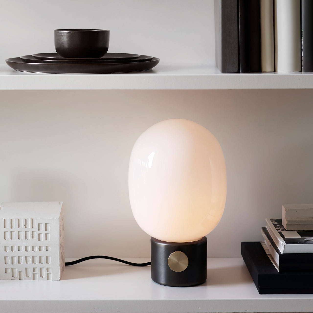 Velenelia Table Lamp