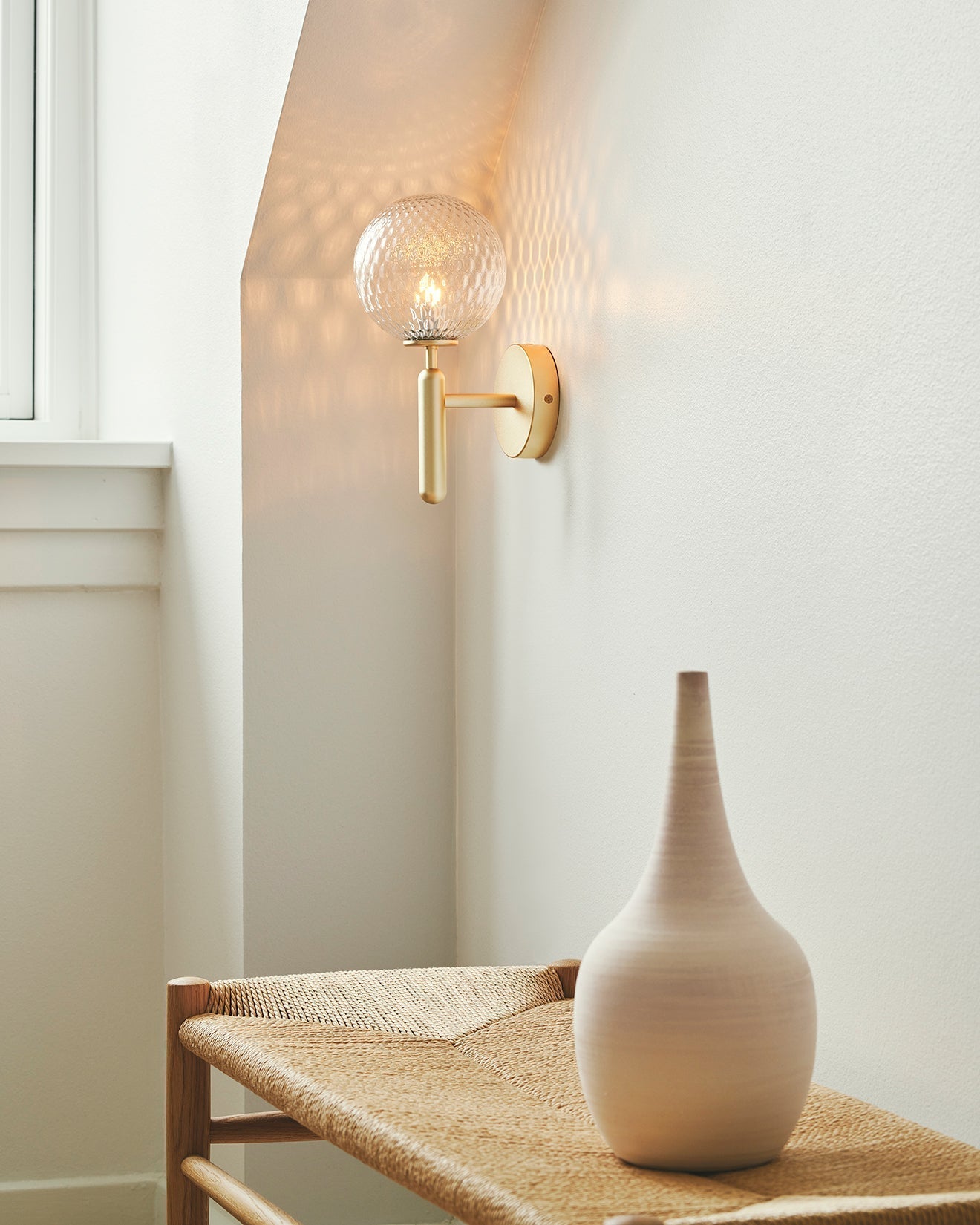 Kynlo Wall Lamp Plug In Glass Globe Nordic