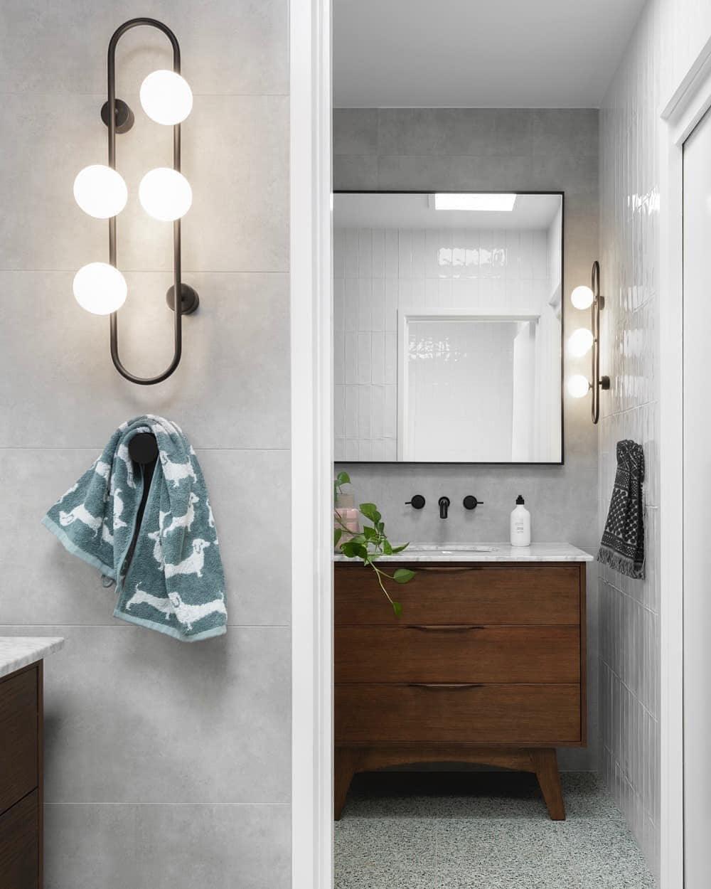 Viraaira Buch Wall Lamp