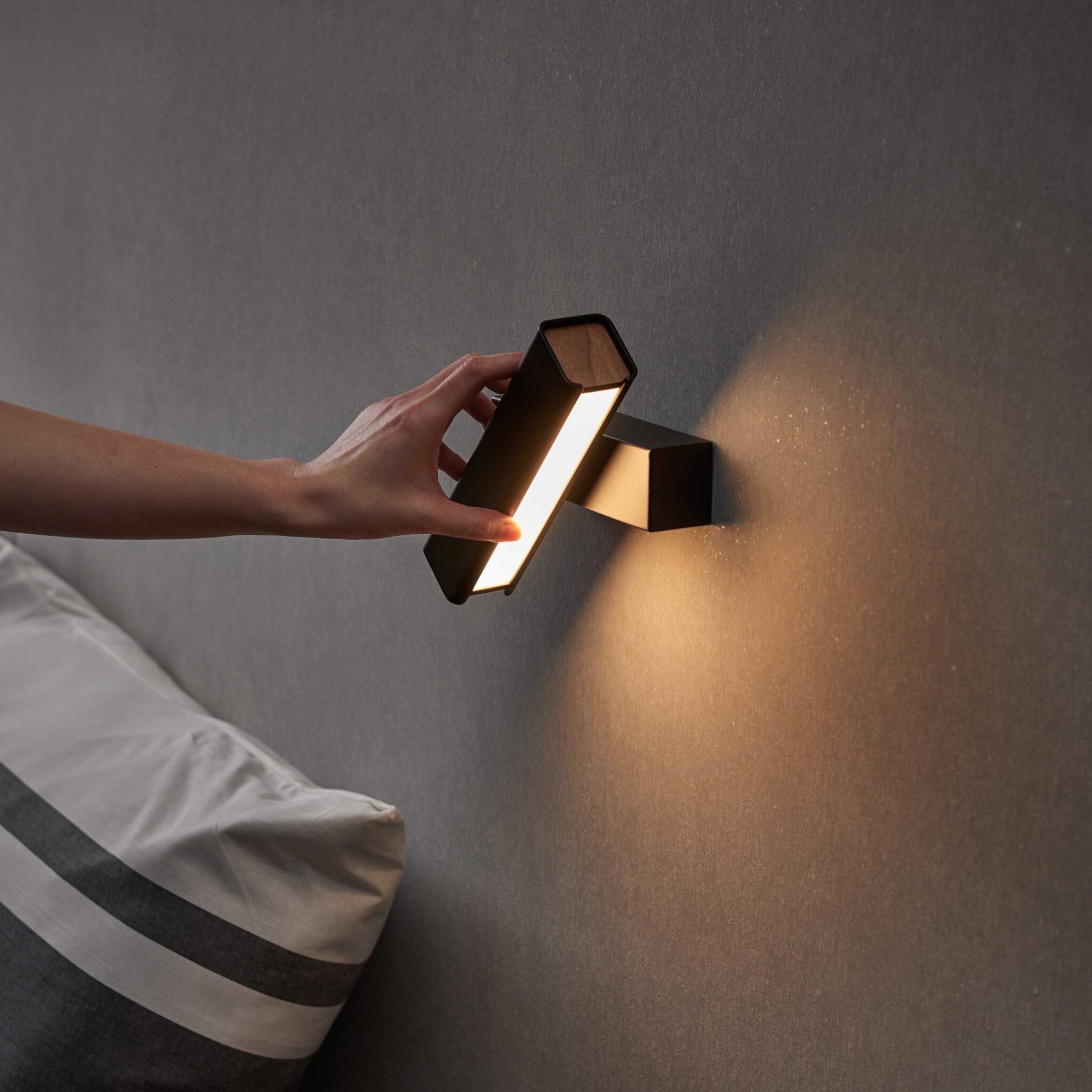 Olvynora Wall Lamp