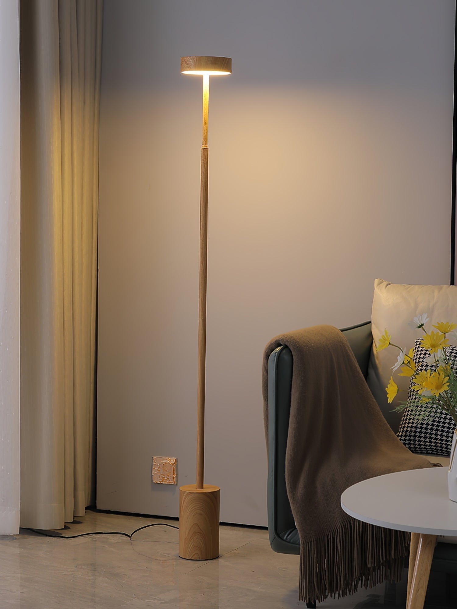 Circa Minimalist Rotatable Floor Lamp