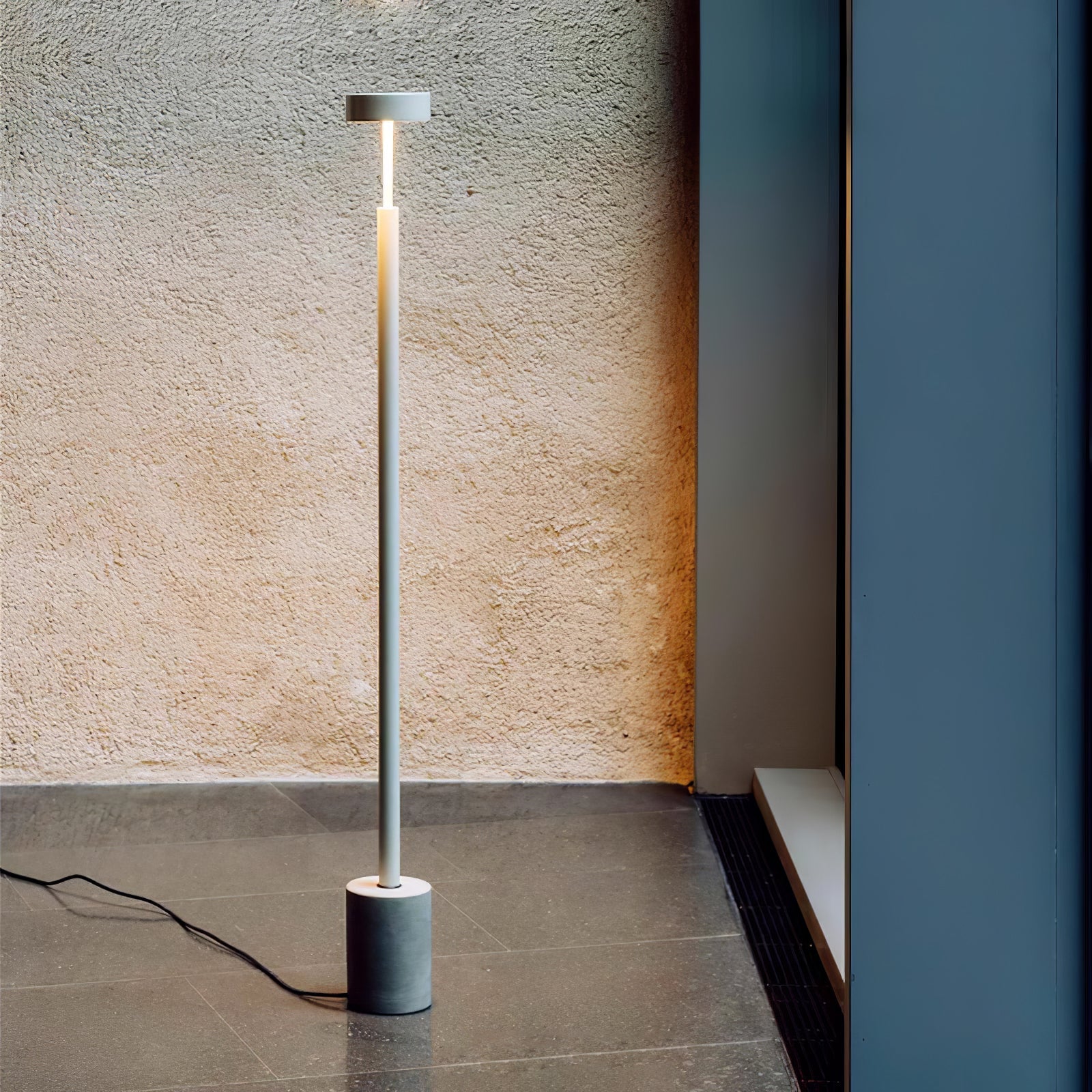 Circa Minimalist Rotatable Floor Lamp