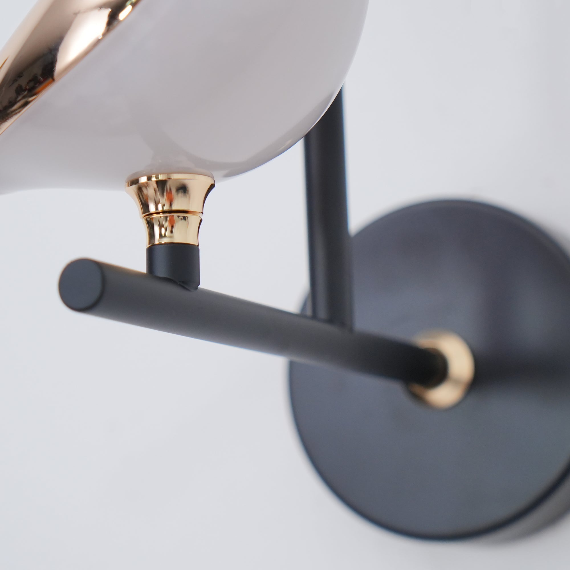 Vale Loveable Premium Nordic Art Plug-in Wall lamp