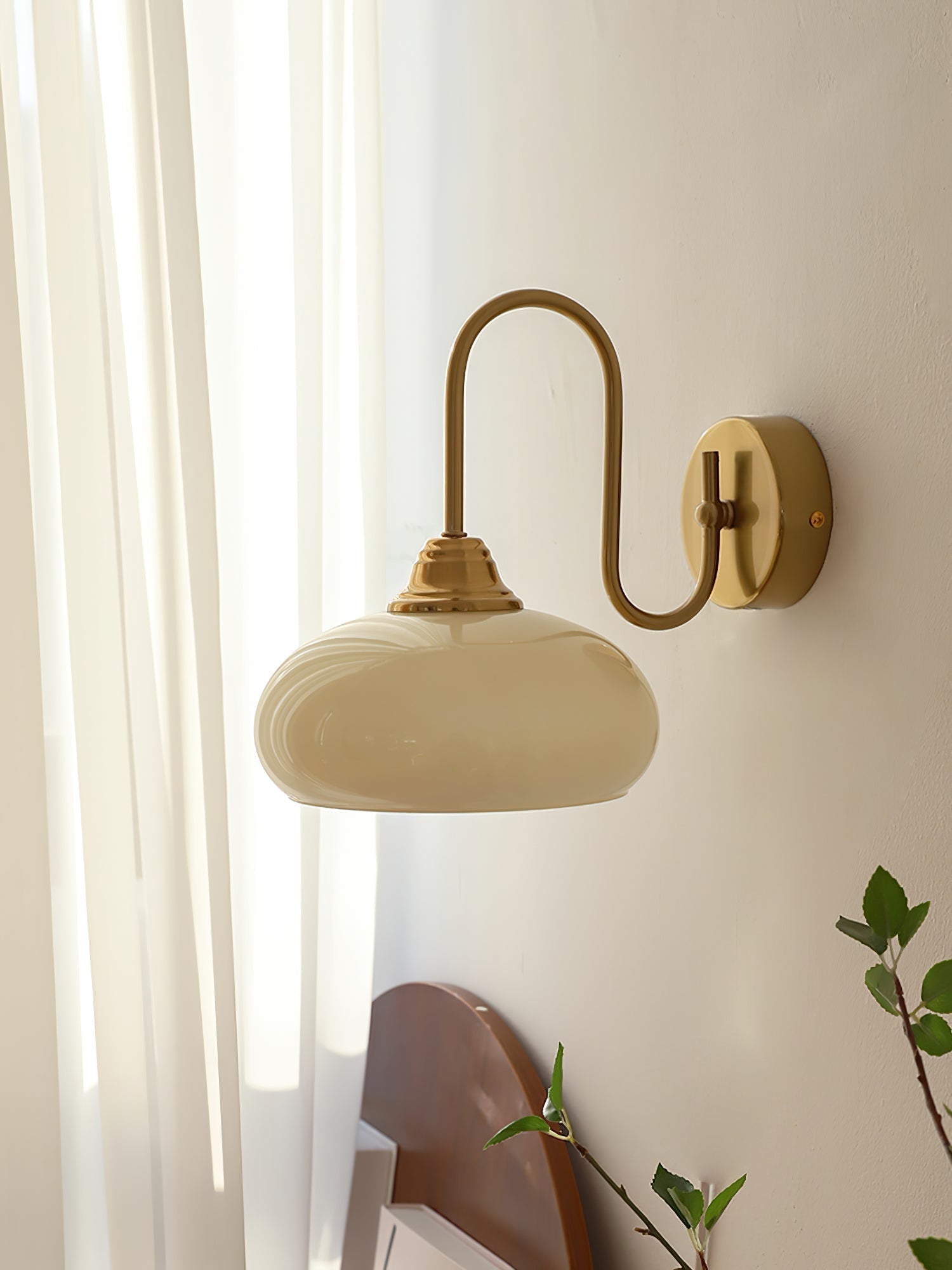Ophaan Wall Light