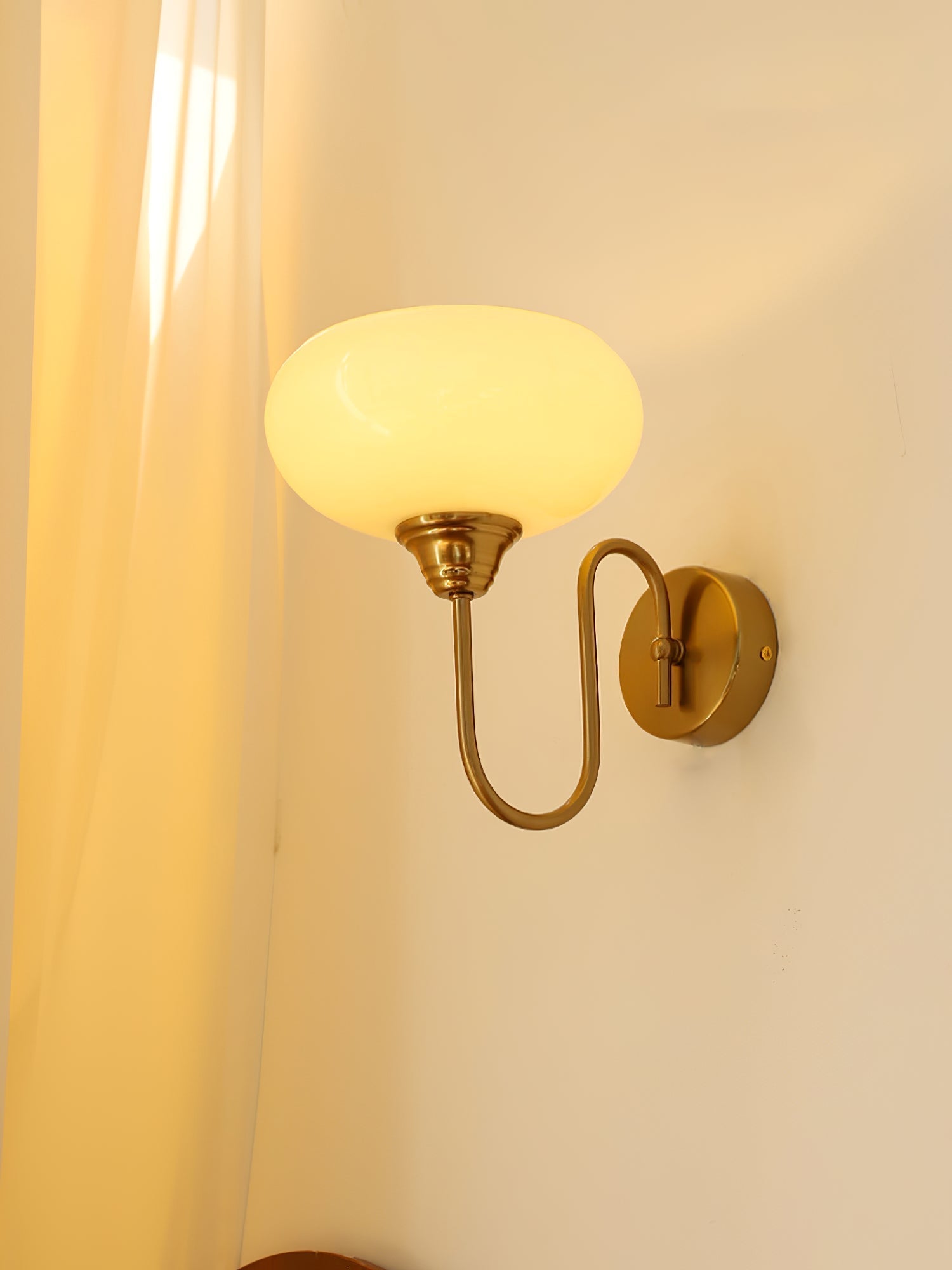 Ophaan Wall Light