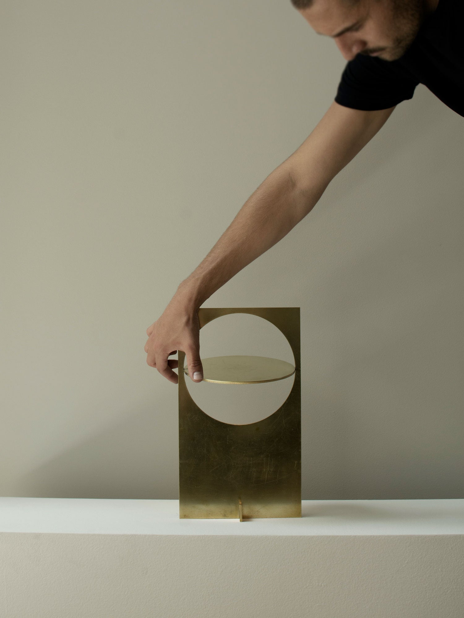 Terieriella Rotating Disc Table Lamp