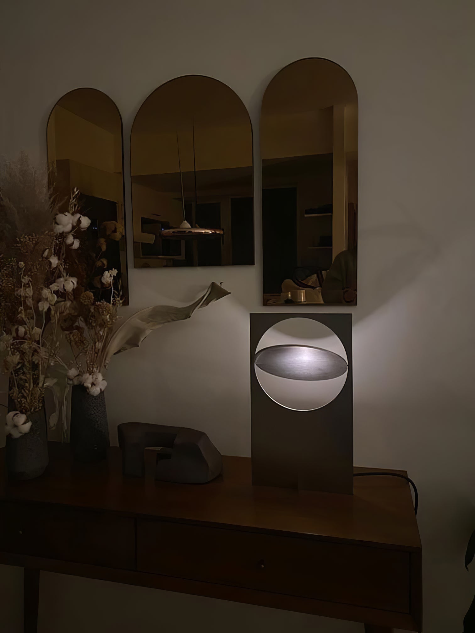 Terieriella Rotating Disc Table Lamp