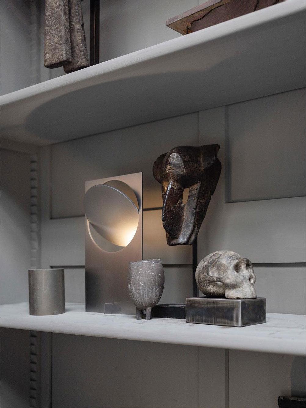 Terieriella Rotating Disc Table Lamp
