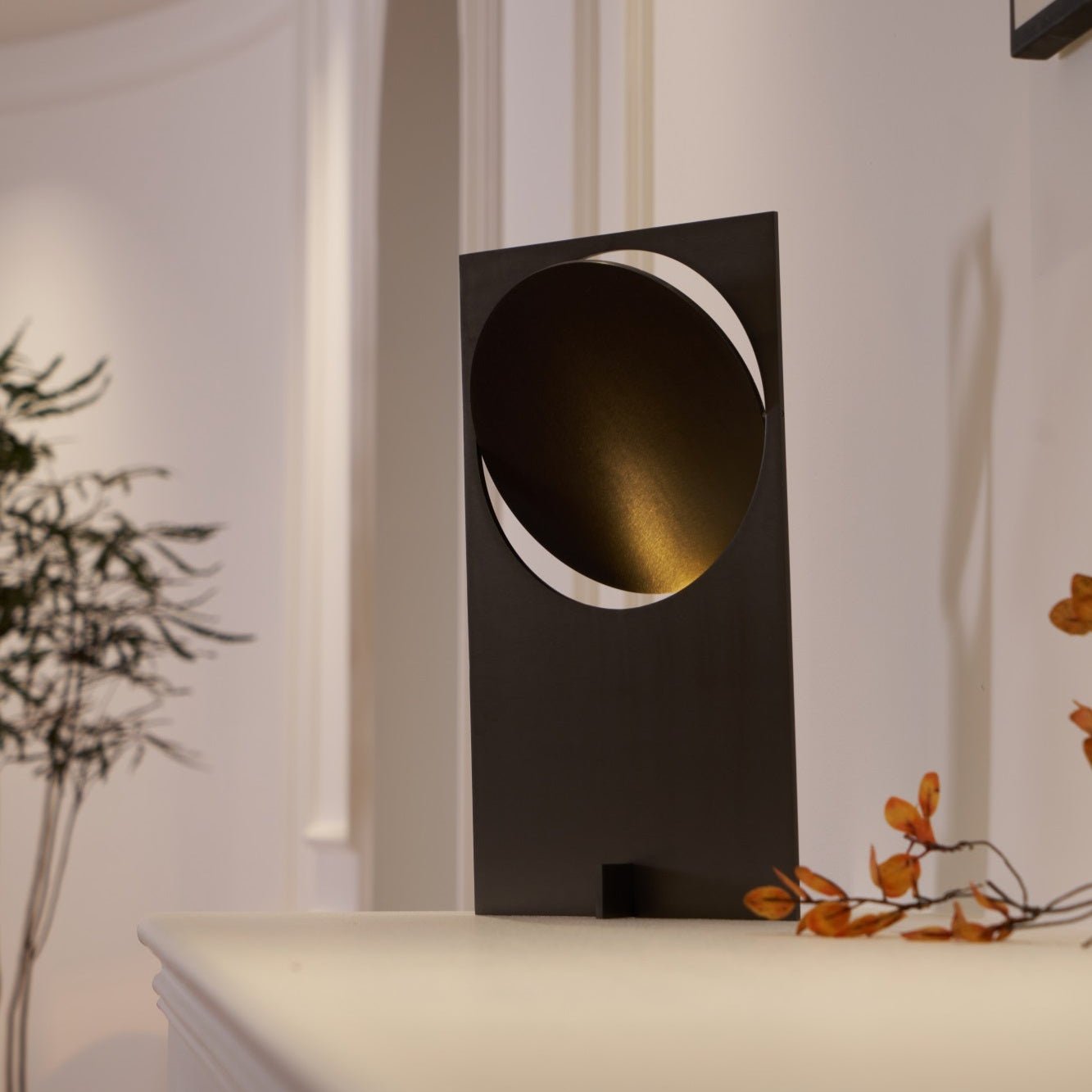 Terieriella Rotating Disc Table Lamp