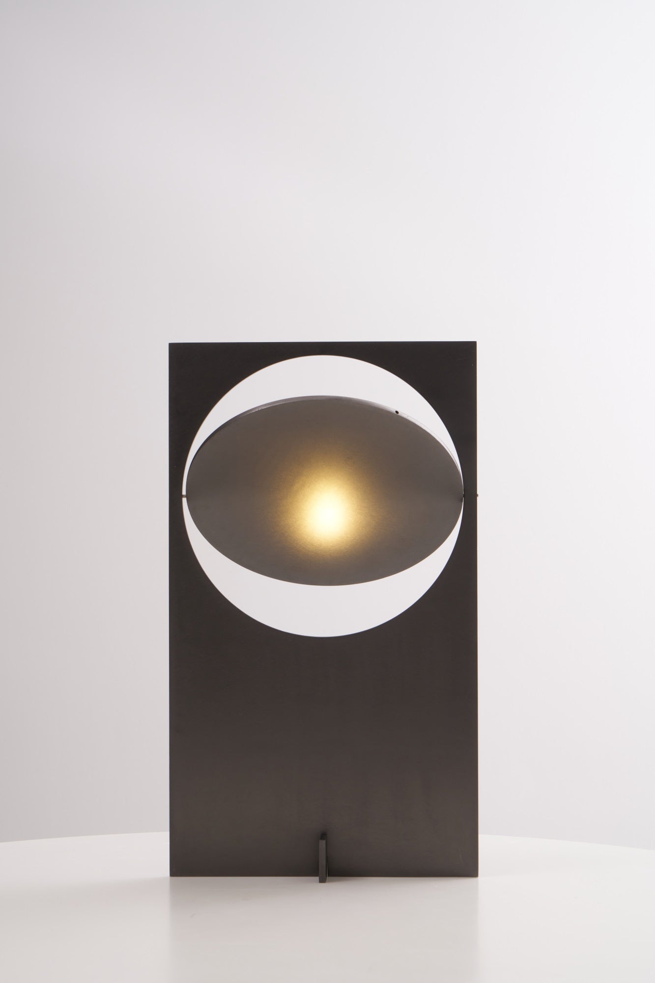 Terieriella Rotating Disc Table Lamp