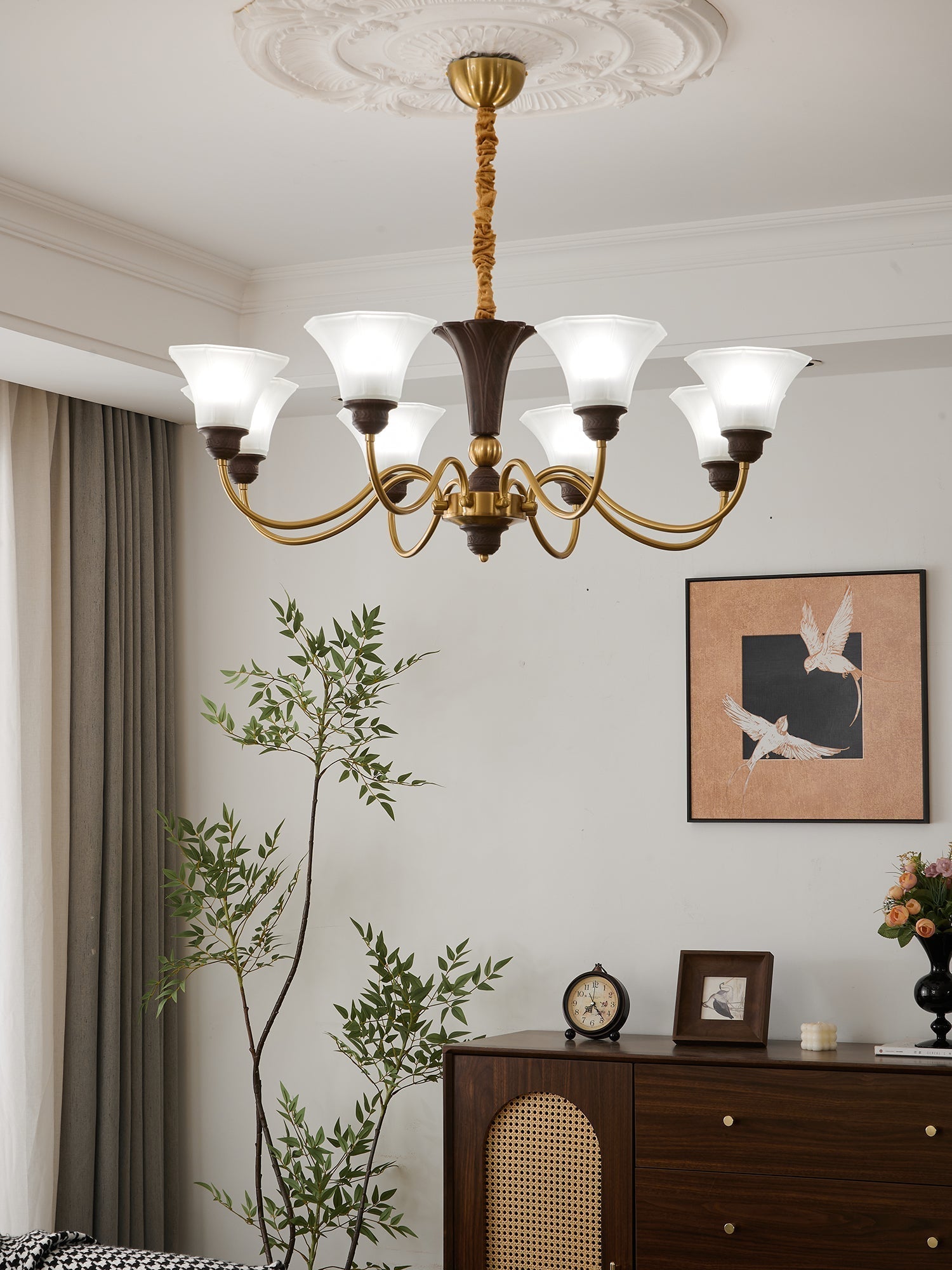 Ciphaen Traditional Elegance Vintage Wood Glass Chandelier