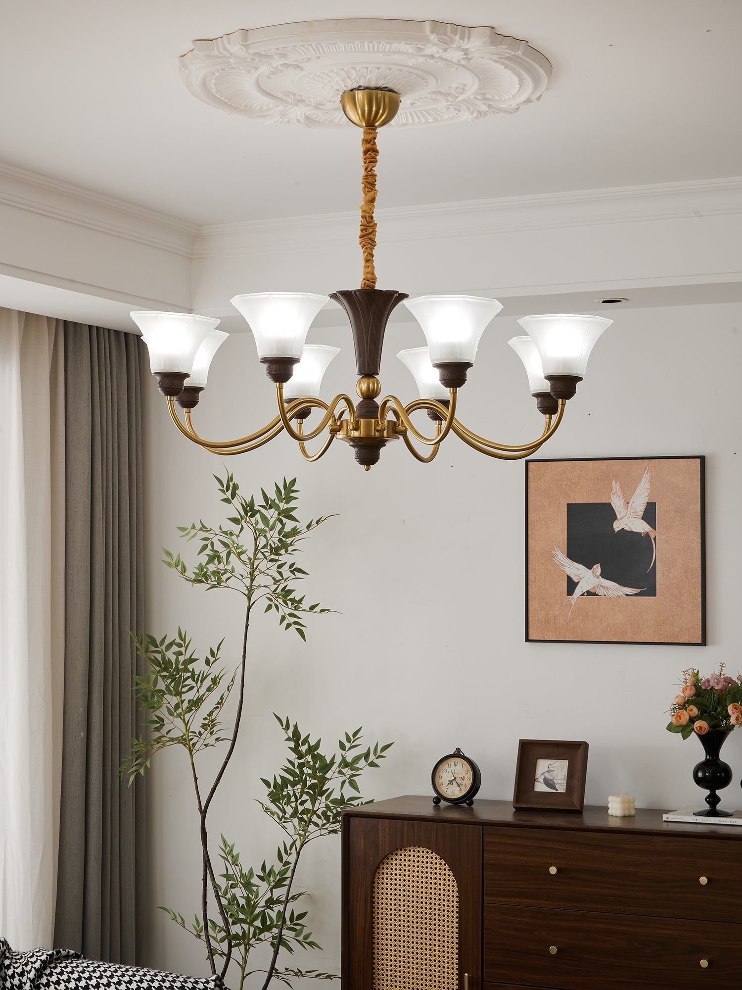 Ciphaen Traditional Elegance Vintage Wood Glass Chandelier