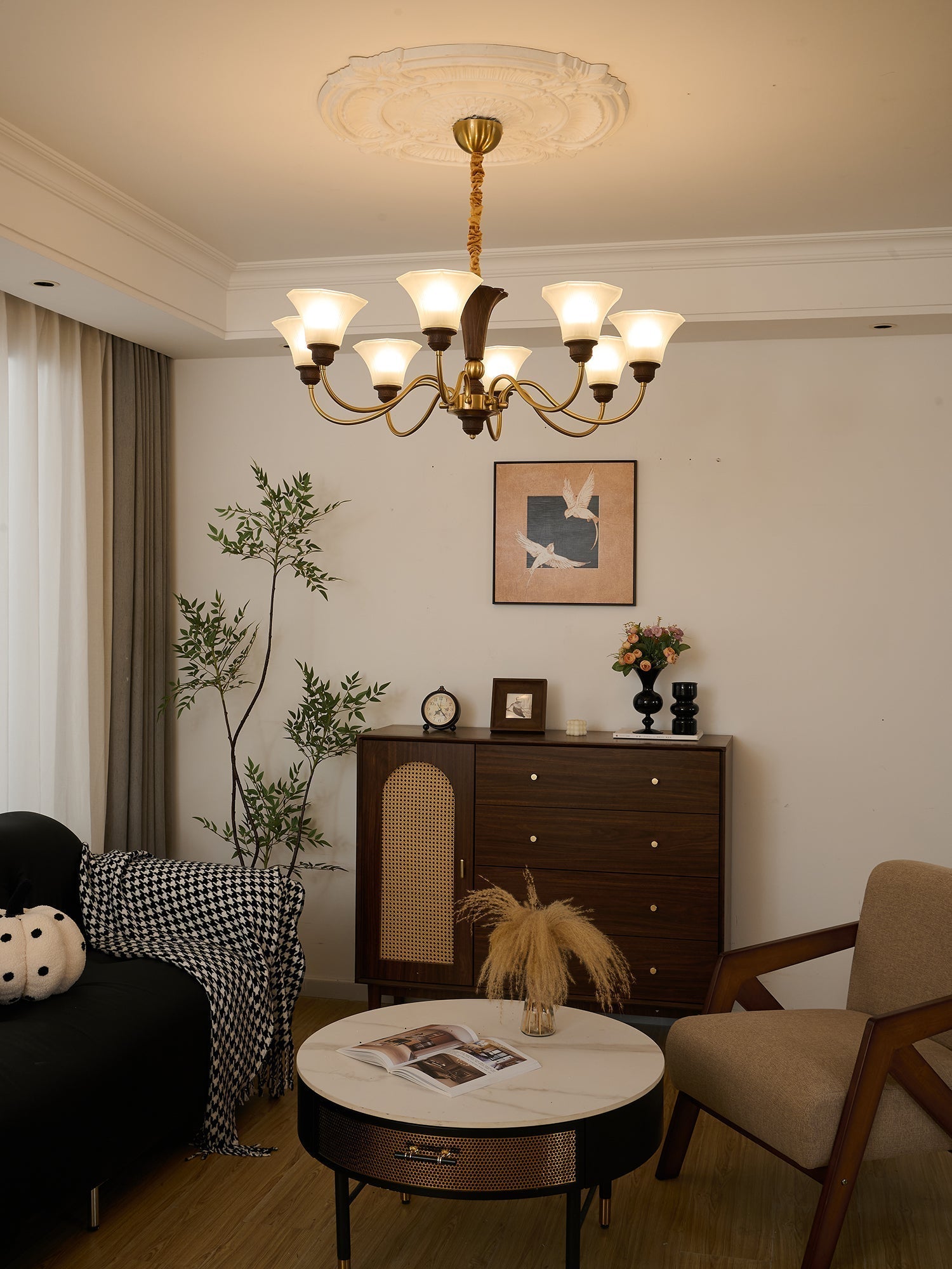 Ciphaen Traditional Elegance Vintage Wood Glass Chandelier