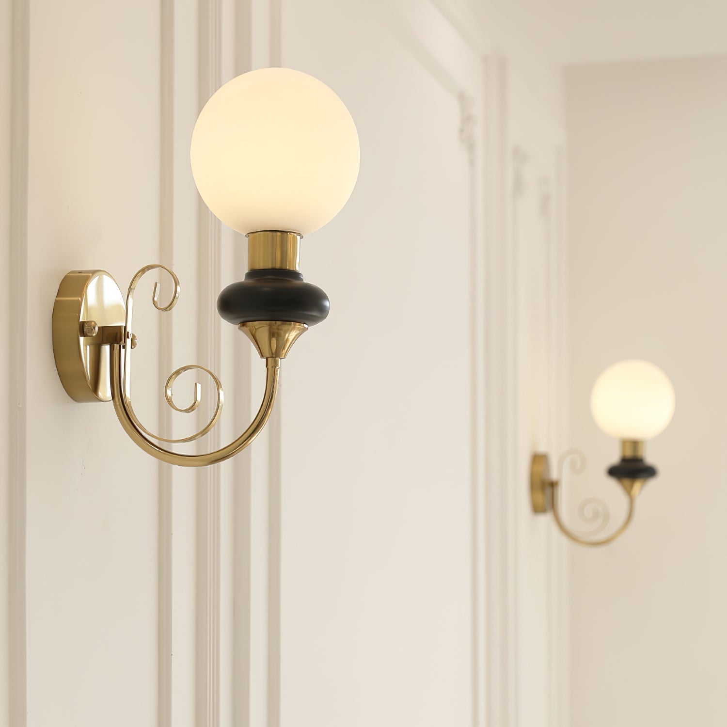 Whirl Chic Plug-in Wall Lamp