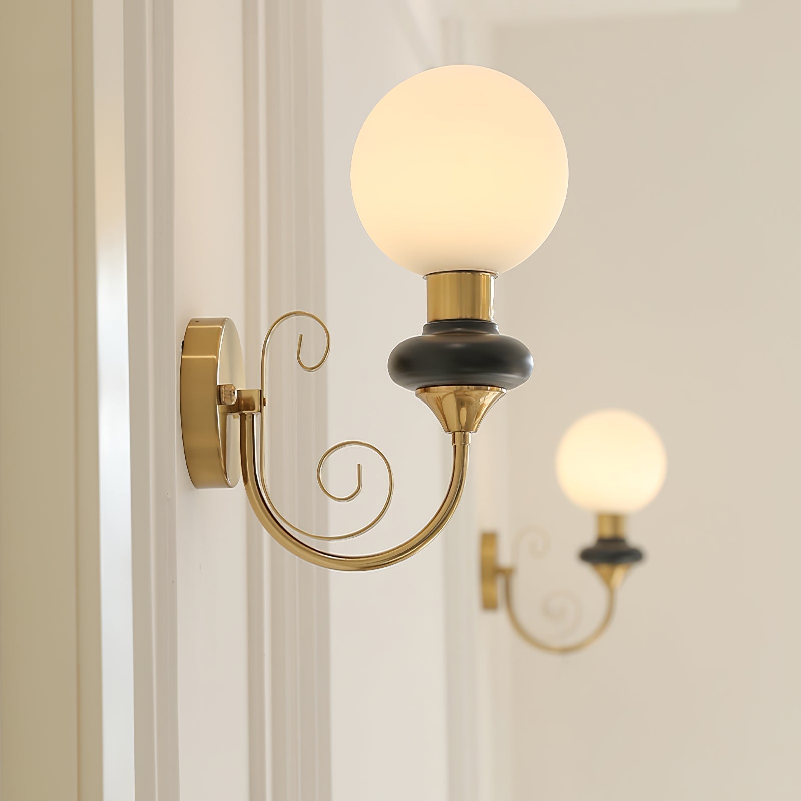 Whirl Chic Plug-in Wall Lamp