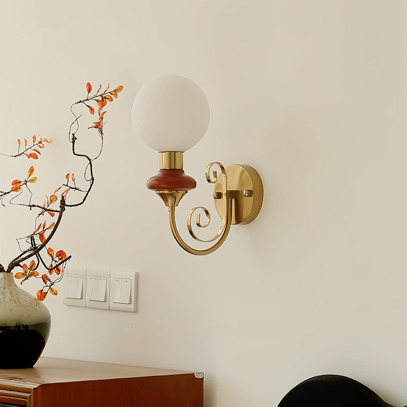Whirl Chic Plug-in Wall Lamp