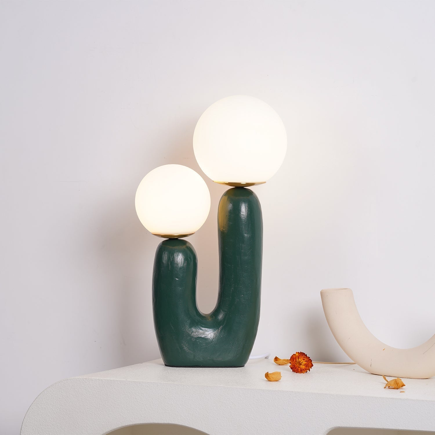 Elyrain Resin Artistic Table Lamp