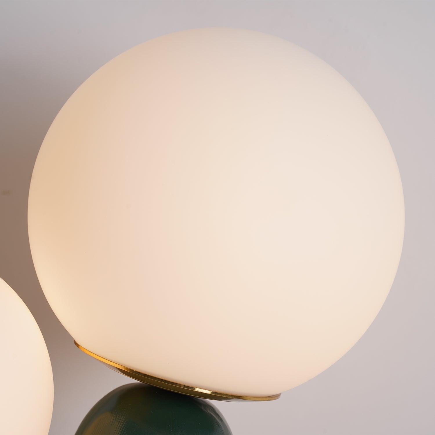 Elyrain Resin Artistic Table Lamp
