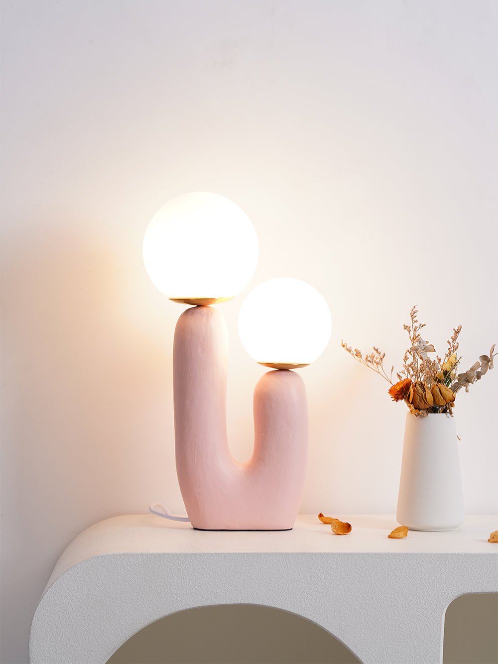 Elyrain Resin Artistic Table Lamp