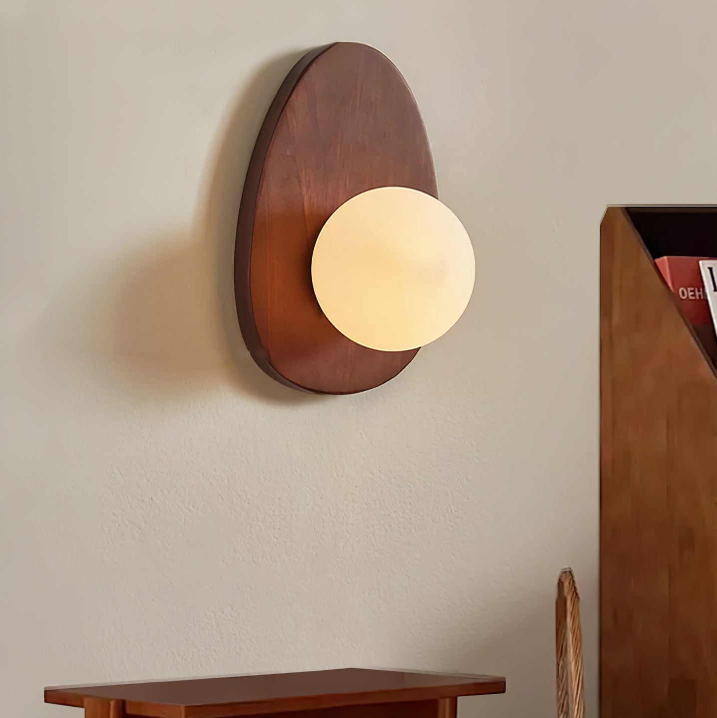 Aldiniella Premium Nordic Art Walnut Glass Wall Lamp