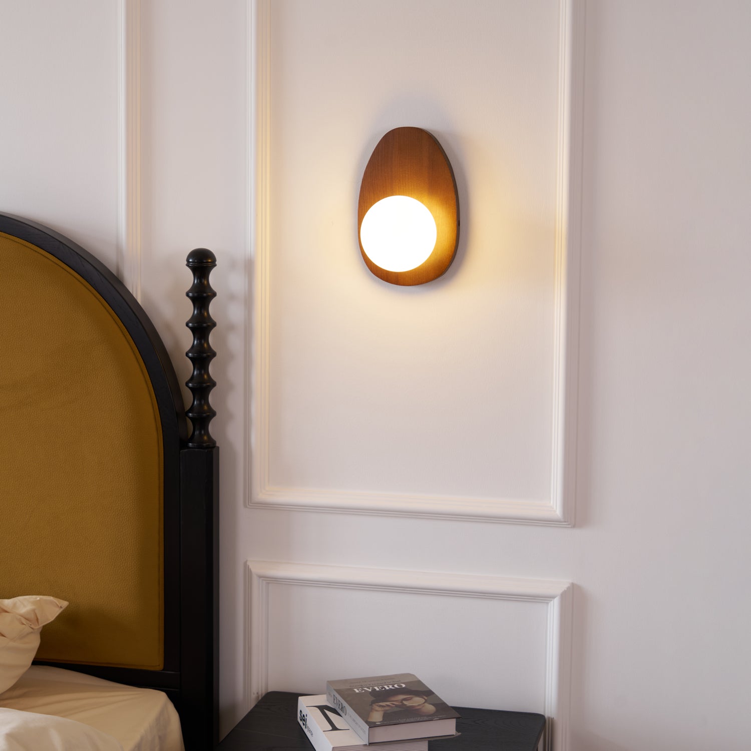 Aldiniella Premium Nordic Art Walnut Glass Wall Lamp