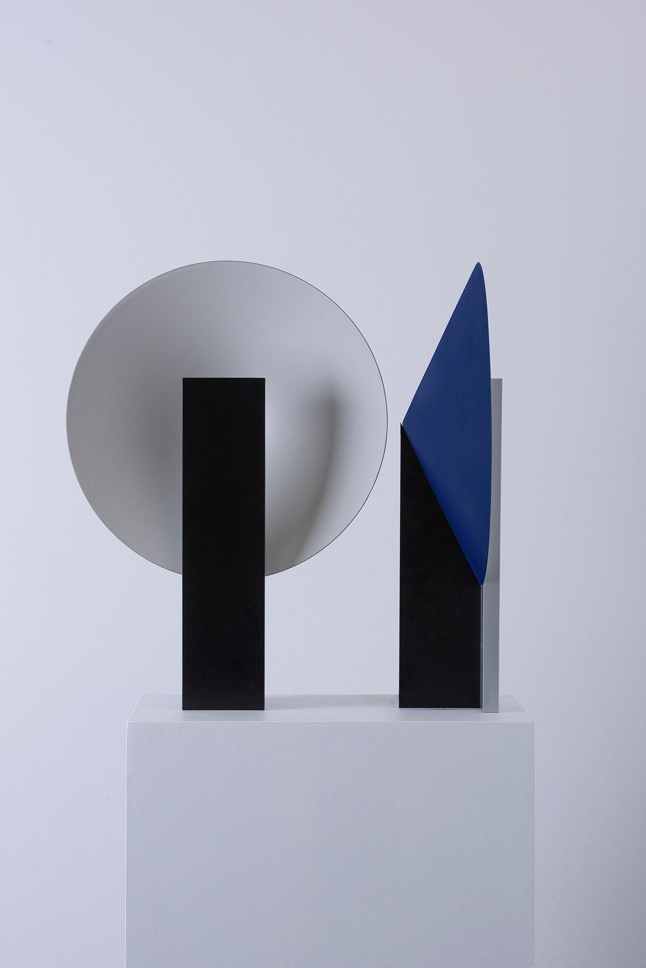 Cis Minimalist Table Lamp