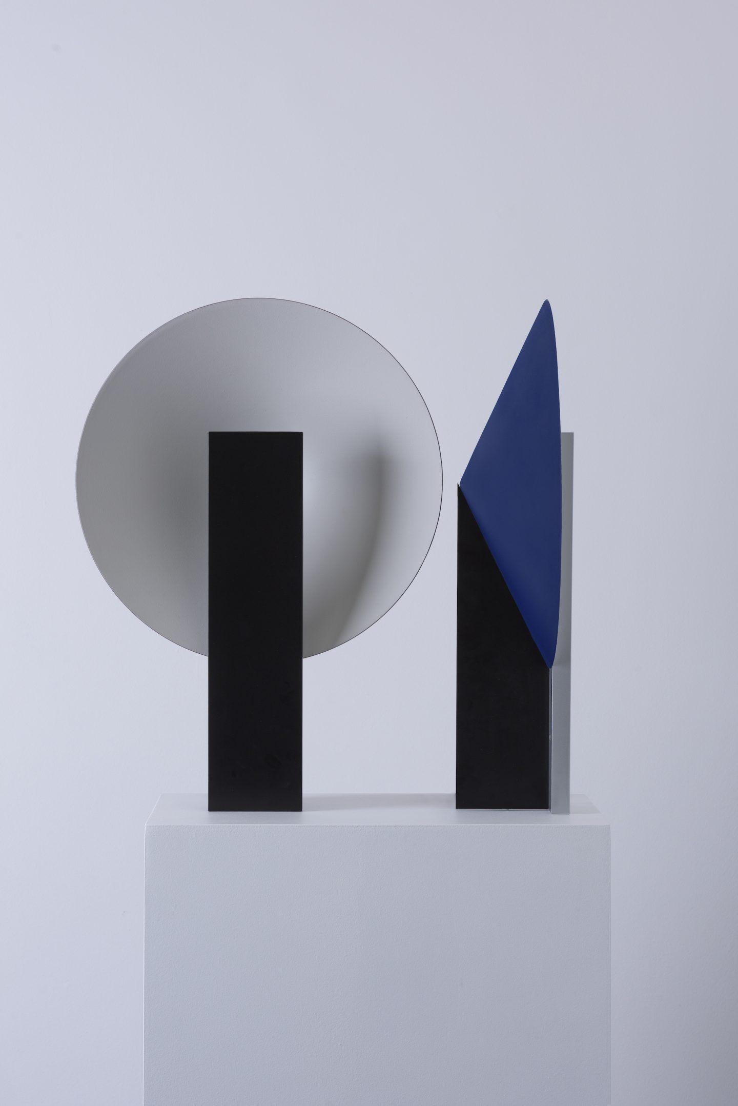 Cis Minimalist Table Lamp
