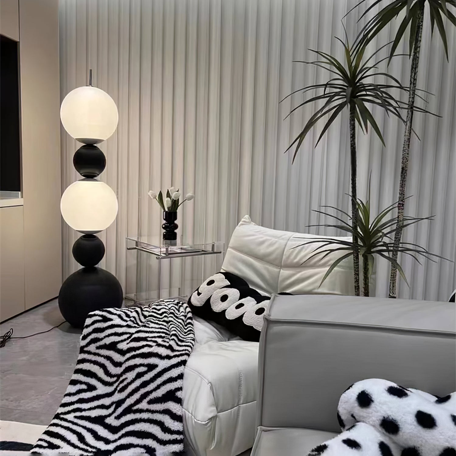 Ervynel Spherical Black Floor Lamp